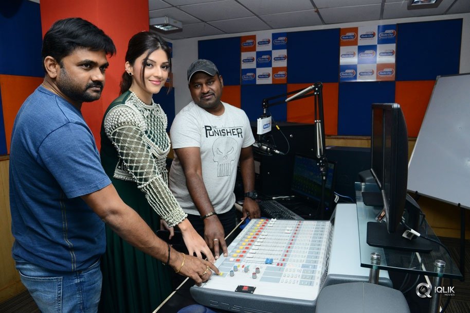 Mahanubhavudu-Movie-Team-At-Radio-City